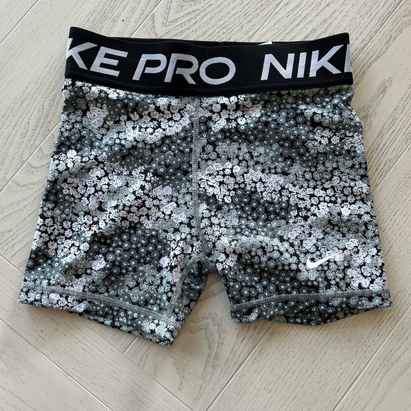 Nike Pro Dri-FIT Gray and White Active Shorts - Picture 1 of 4
